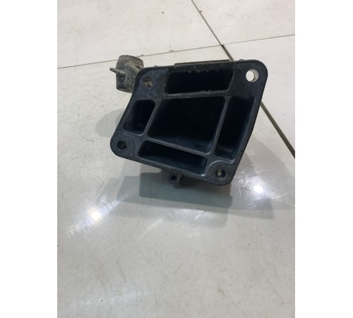 Кронштейн двигателя (правый)