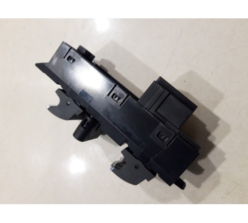 Блок управления стеклоподъемниками (передний левый)