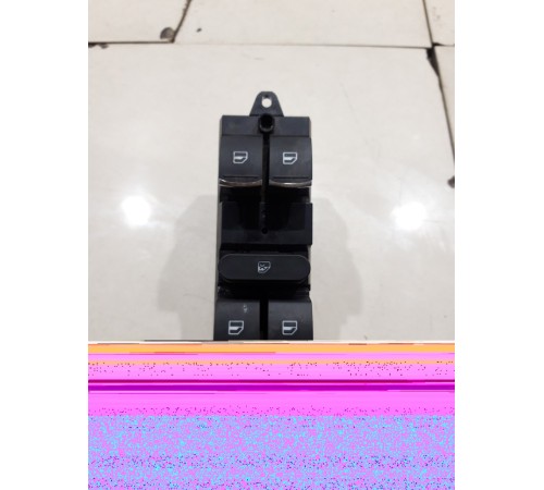 Блок управления стеклоподъемниками (передний левый)