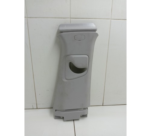 Обшивка центральной стойки (верхняя) правая