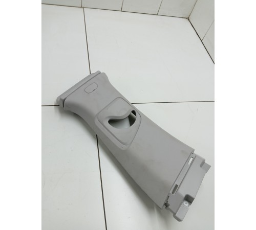 Обшивка центральной стойки (верхняя) правая