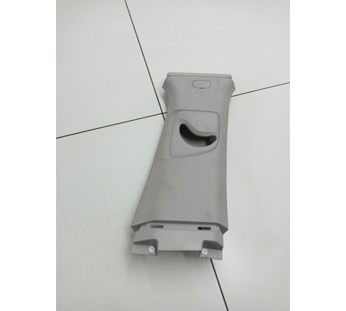 Обшивка центральной стойки (верхняя) правая