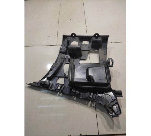 Кронштейн заднего бампера (левый)