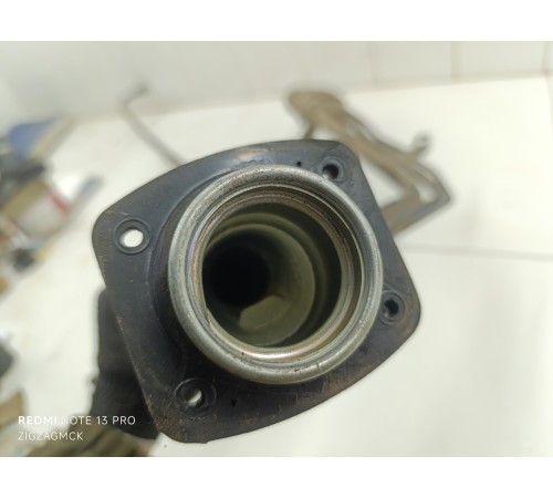 Горловина топливного бака