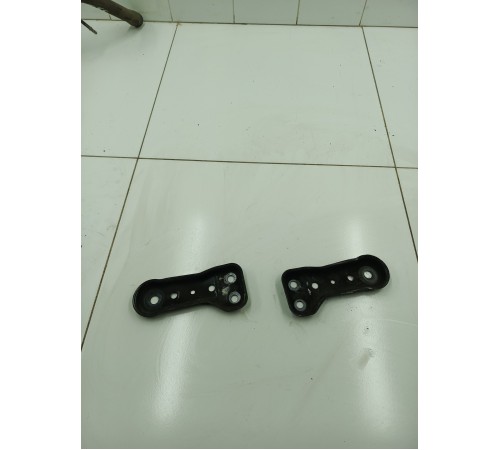 Комплект креплений заднего подрамника 2шт.