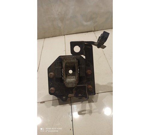 Опора двигателя левая