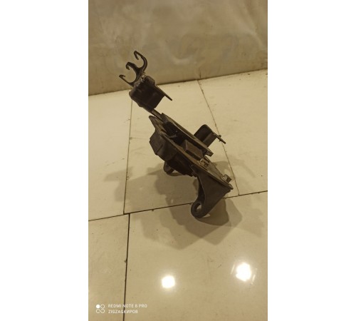 Опора двигателя левая