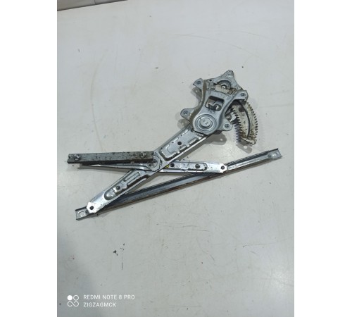 Стеклоподъемник (задний правый)