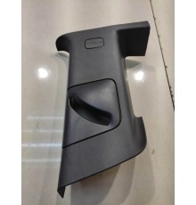 Обшивка центральной стойки (правая)