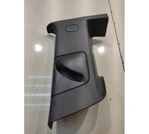 Обшивка центральной стойки (правая)