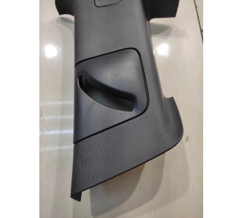 Обшивка центральной стойки (правая)