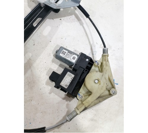 Стеклоподьемник,задний правый