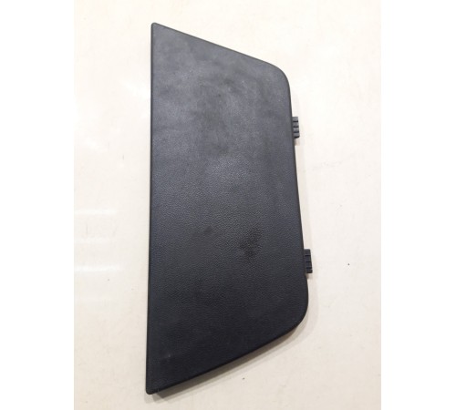 Накладка багажника правая