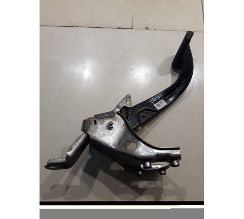 Педаль тормоза/сцепления