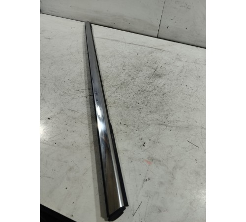 Молдинг стекла задний левый