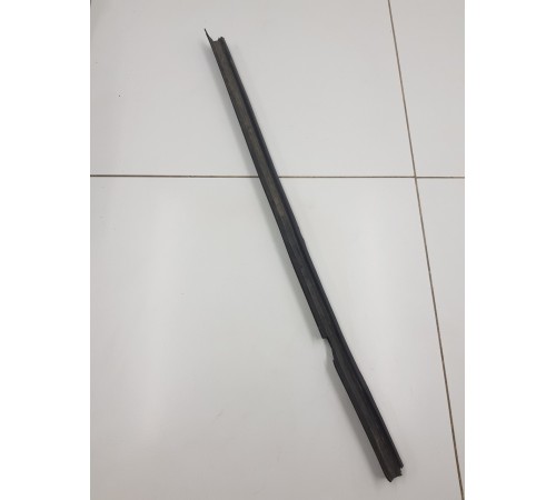 Уплотнитель стекла задний левый внутренний