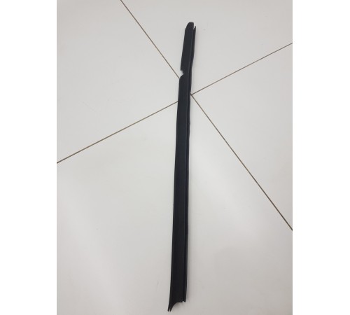 Уплотнитель стекла задний левый внутренний