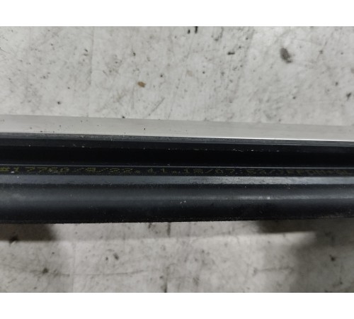 Уплотнитель стекла (задний левый наружный)