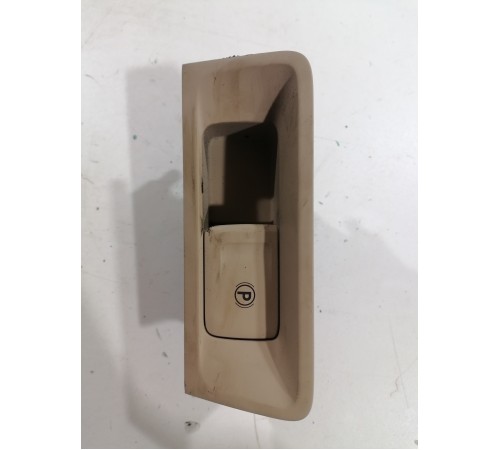 Кнопка стояночного тормоза (ручника)