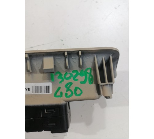 Кнопка стояночного тормоза (ручника)