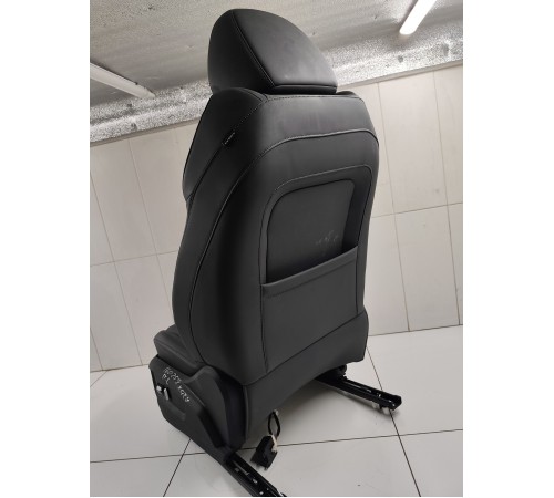 Сиденье переднее левое