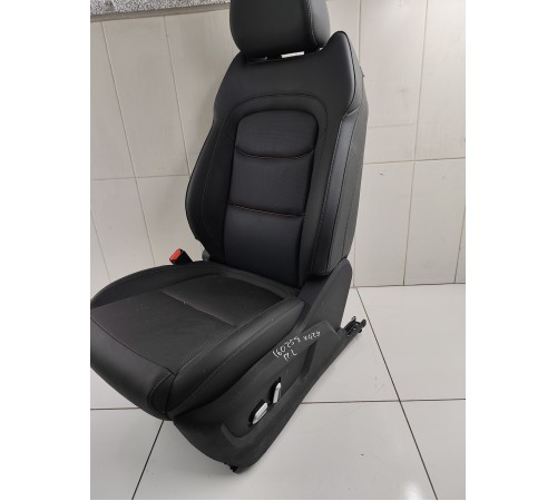 Сиденье переднее левое