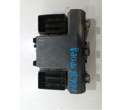 Монтажный блок предохранителей подкапотный