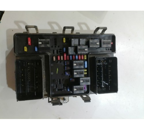 Монтажный блок предохранителей подкапотный