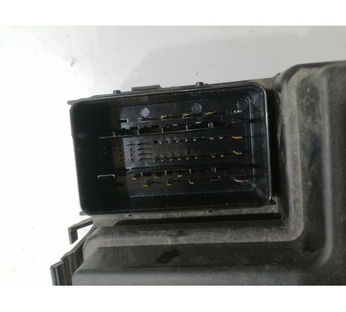 Монтажный блок предохранителей подкапотный