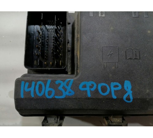 Монтажный блок предохранителей подкапотный