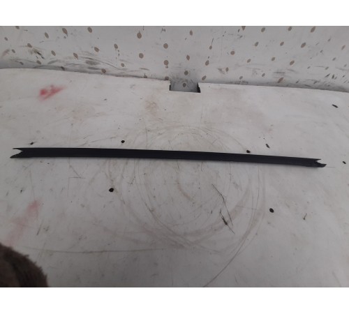 Уплотнитель стекла (передний левый внутренний)