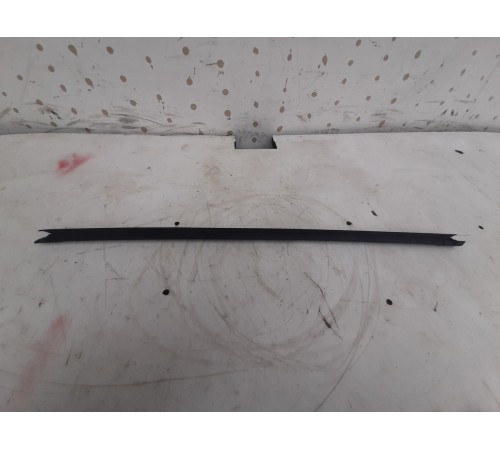 Уплотнитель стекла (передний левый внутренний)