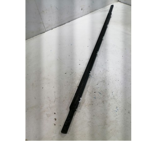 Уплотнитель стекла передний левый внешний