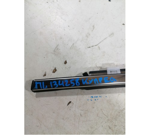 Уплотнитель стекла передний левый внешний