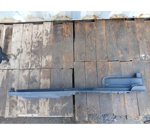 Направляющая багажника правая