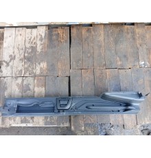 Направляющая багажника правая