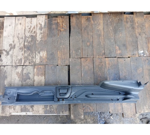 Направляющая багажника правая