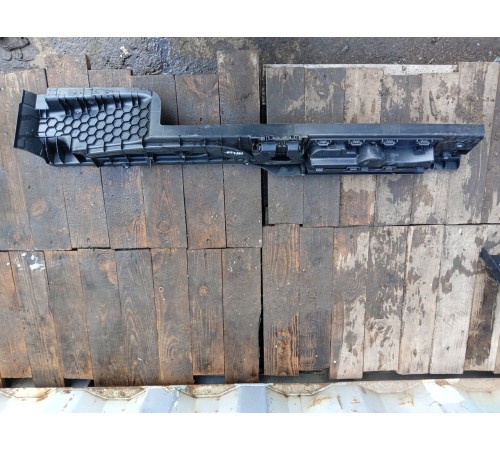 Направляющая багажника правая