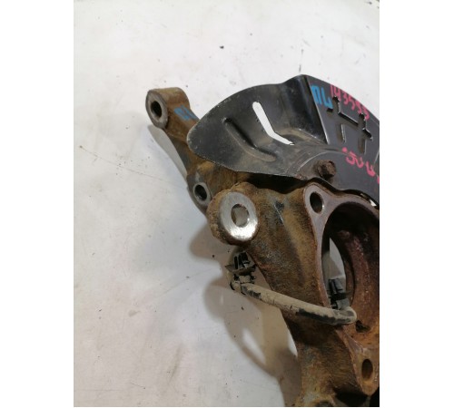 Кулак поворотный передний левый