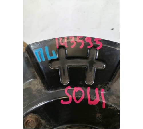 Кулак поворотный передний левый