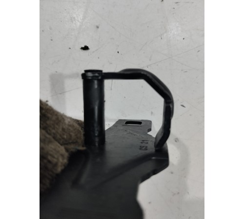 Ответная часть замка крышки багажника