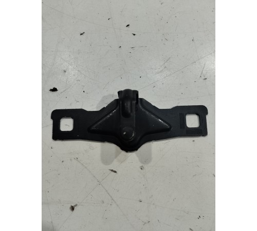 Ответная часть замка крышки багажника