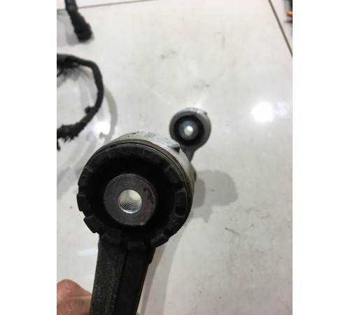 Рычаг подвески (передний, правый)