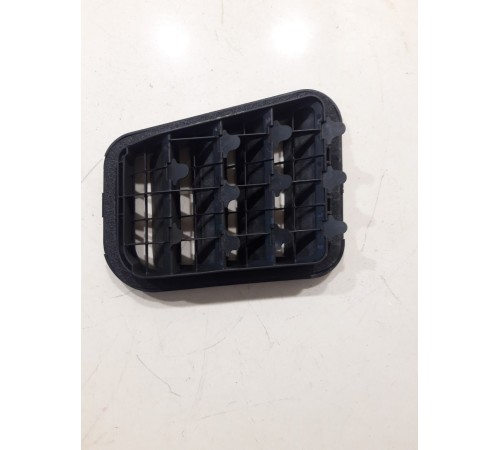 Решетка вентиляционная (задняя левая)