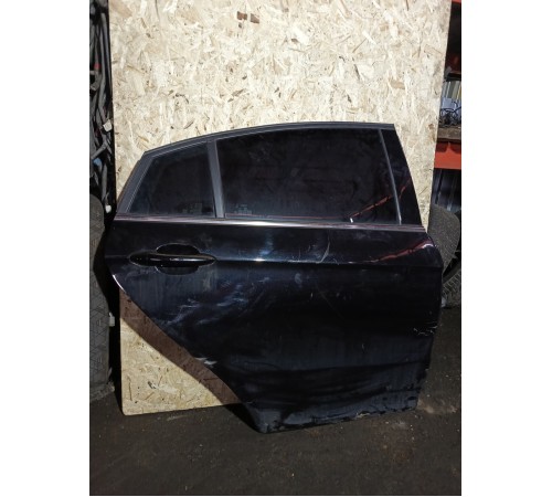 Дверь задняя правая в сборе