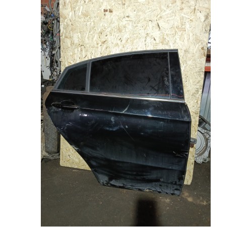 Дверь задняя правая в сборе