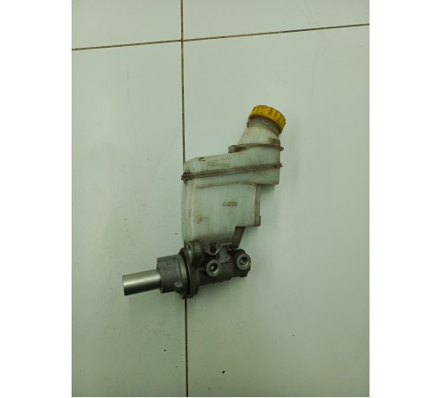 Главный тормозной цилиндр с бачком