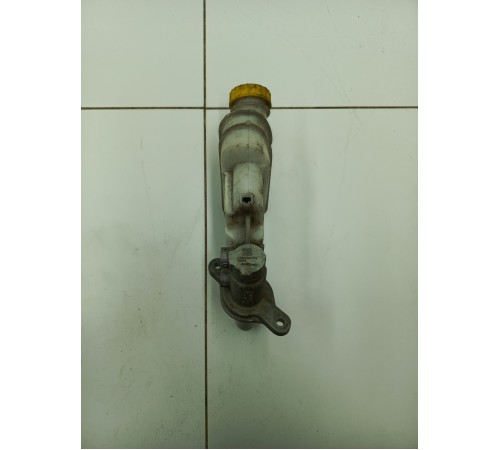 Главный тормозной цилиндр с бачком