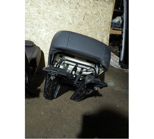 Сидение заднее 2й ряд