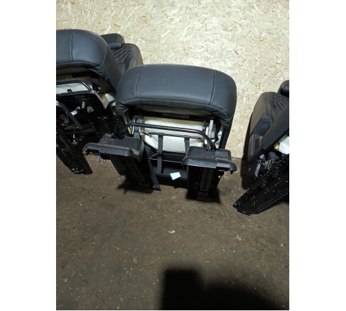 Сидение заднее 2й ряд